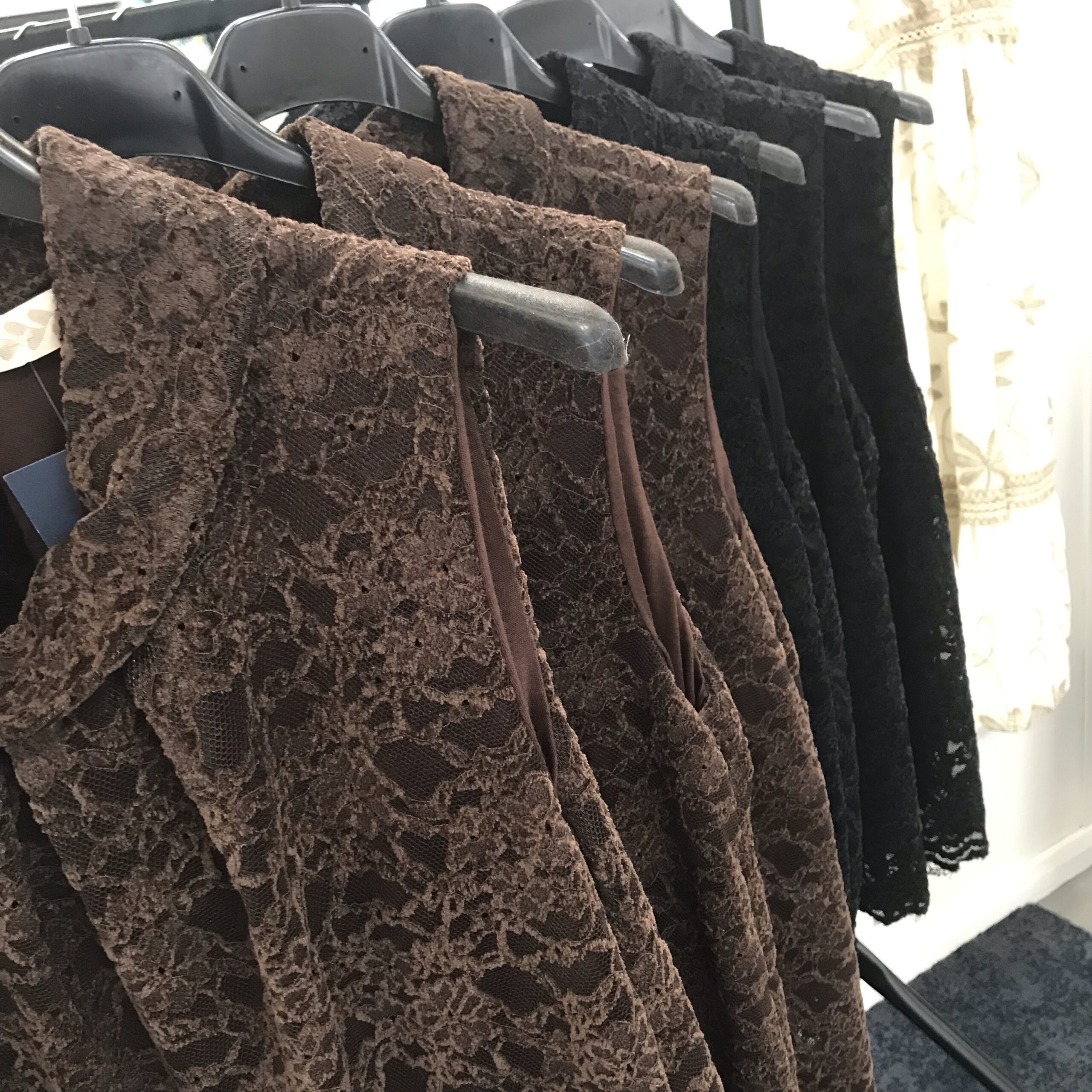 Sleeveless Lace Top - Image 3